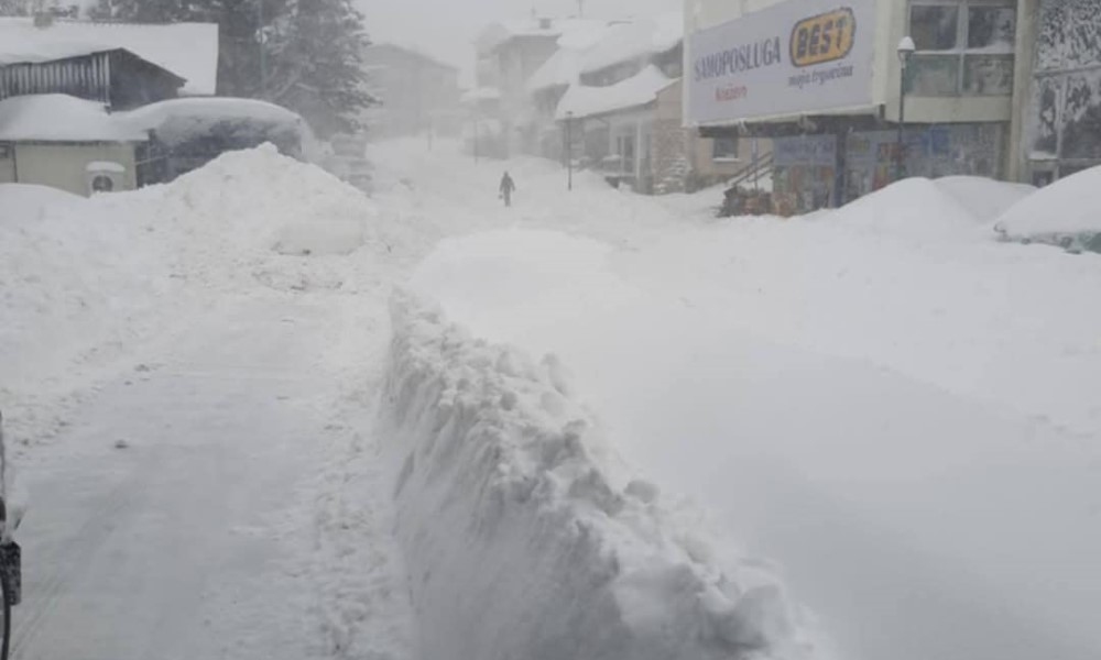 Kamčatka usred Republike Srpske: Ljudi hodali po krovovima automobila, snijeg zatrpao ulice, zgrade i kuće FOTO