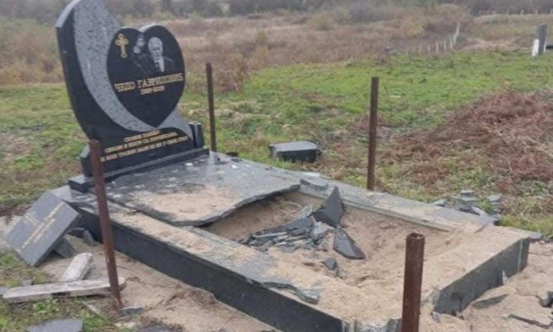 Vandalizam u Živinicama: Potpuno uništeni pravoslavni nadgrobni spomenici