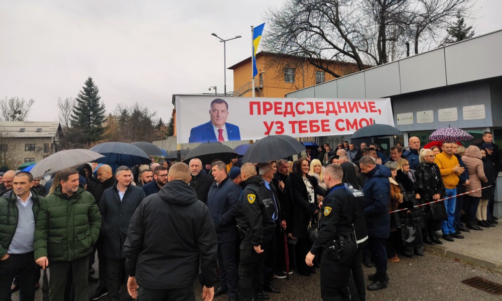Novo ročište pred Sudom BiH: Velika podrška Dodiku i Lukiću u Sarajevu
