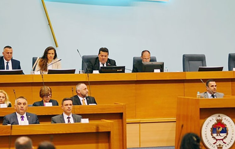 Bura u NSRS! Nakon međusobnog vrijeđanja Stevandić izbacio Vukanovića i Vučinića sa sjednice