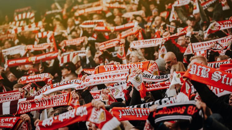 Štutgart opet opleo po Zvezdi: Skidali i naše navijačice do gole kože