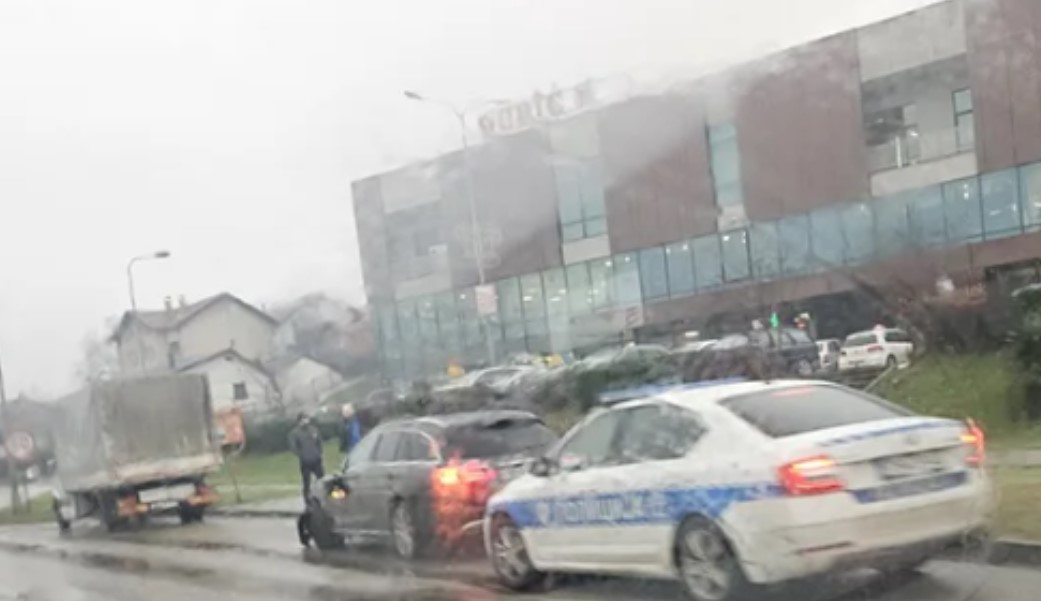 Vozači, smanjite gas: Sudar kod Centruma u Banjaluci