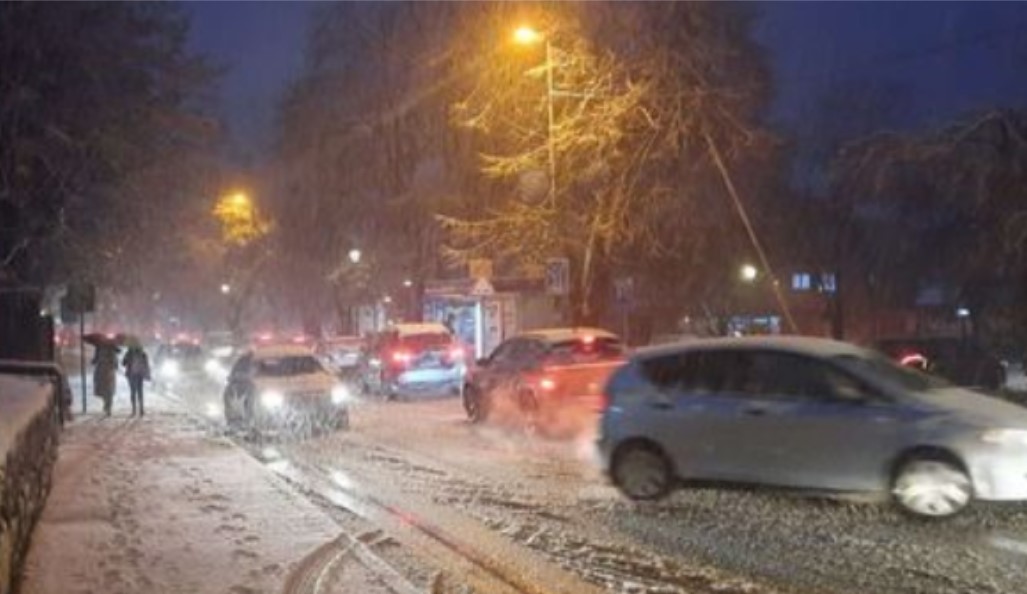 Prevezena u bolnicu: Djevojku udario automobil
