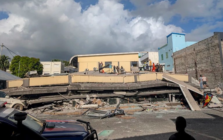 Oštećene zgrade, zdrobljeni automobili: Objavljeni snimci razornog zemljotresa VIDEO