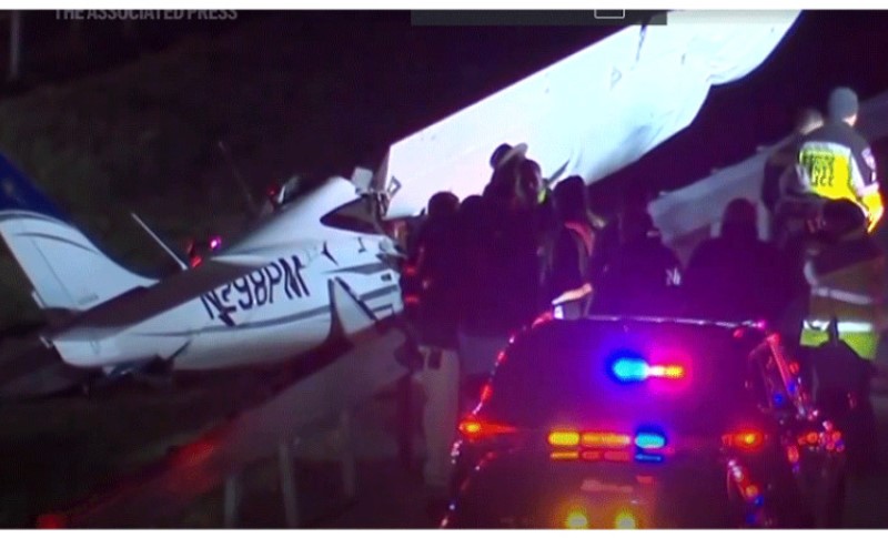 Drama sa smrtnim ishodom: Mali avion srušio se na auto-put, ima žrtava