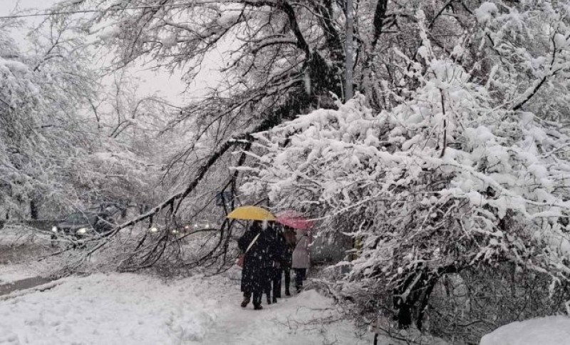 Snijeg okovao i Banjaluku: Zbog poledice povećan broj pacijenata sa prelomima