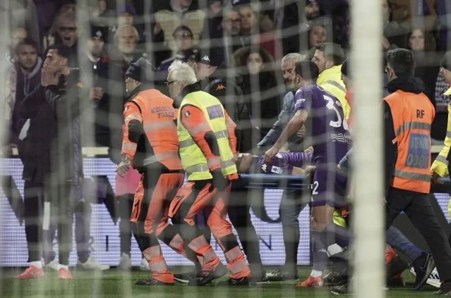 Drama na utakmici: Fudbaler Fjorentine u indukovanoj komi nakon što se srušio na teren