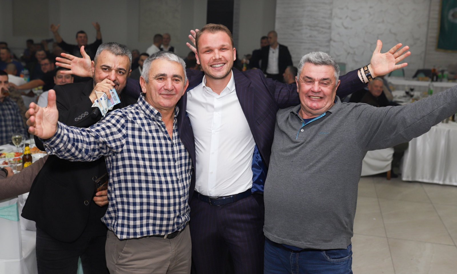 Stanivukovića “pogodila” pjesma: “Eno Draška na Jahorini pije, Banjaluka očišćena nije” VIDEO