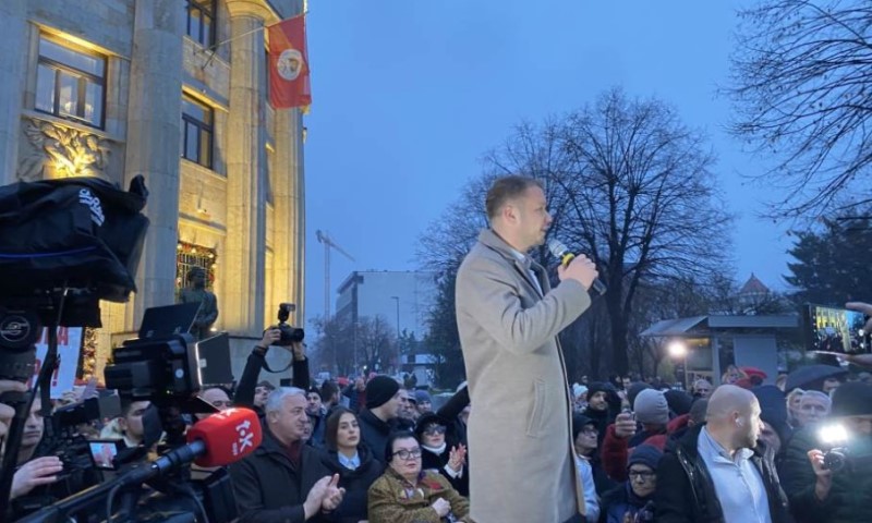 Protest u Banjaluci! Stanivuković sa saradnicima i radnicima Gradske uprave ispred Palate VIDEO