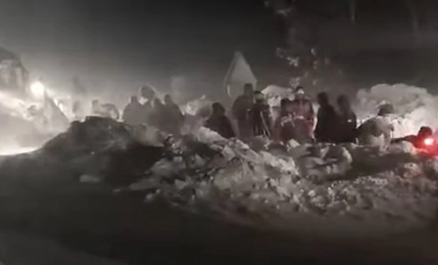 Dramatično! Snimak snježne oluje koja je zamela kolonu kod Drvara VIDEO