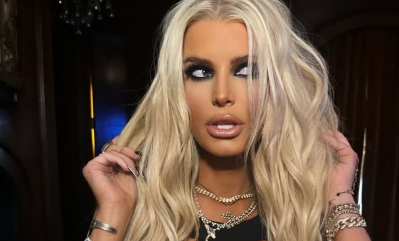 Njoj je dobro! Džesika Simpson “kida” u crvenom bikiniju nakon razvoda FOTO