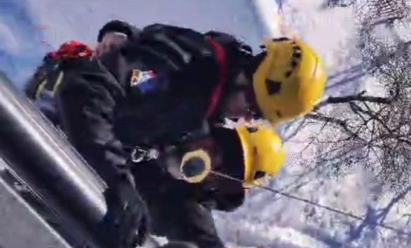 Prevezen u UKC! Helikopterski servis Srpske evakuisao bolesnog muškarca iz Kneževa VIDEO