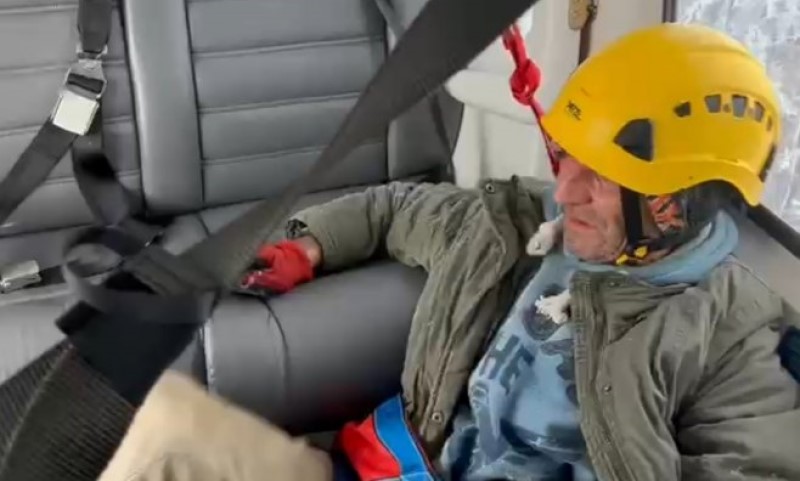 Zavejan u snijegu! Helikopterom evakuisan muškarac sa repetitora na Majevici VIDEO