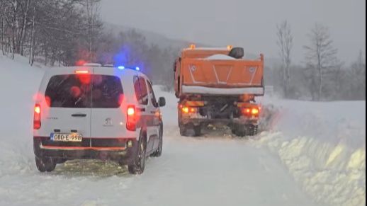 Snijeg napravio havariju u ovom dijelu BiH: Blokirani brojni putevi, 15 saobraćajnih nesreća