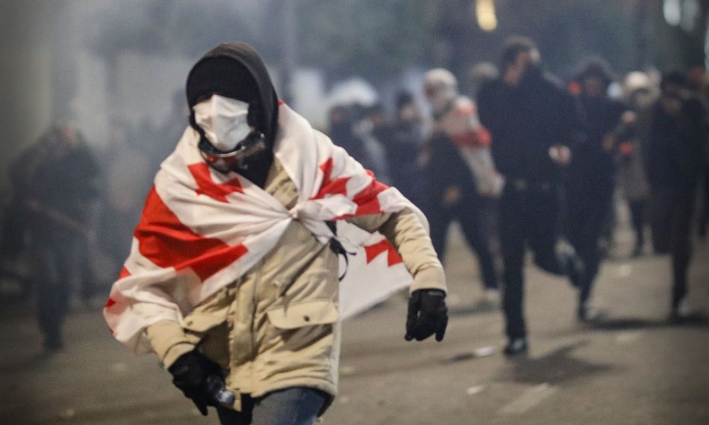 Parlament Gruzije usvojio zakon: Učesnicima protesta zabranjeno prikrivanje lica