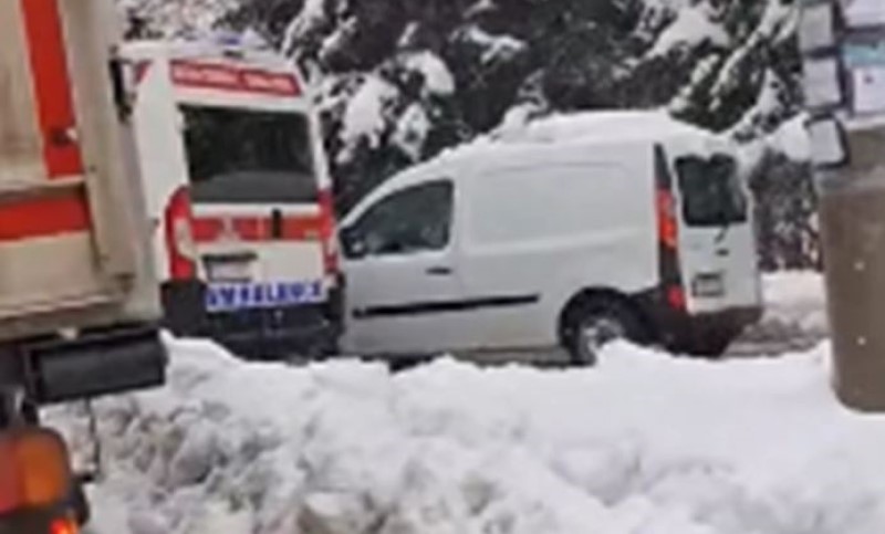 Uzalud sirena i uključena rotacija: Hitna zaglavila u banjalučkom kolapsu VIDEO
