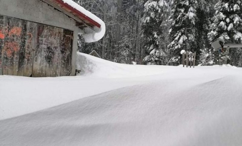 Snijeg viši od metar i po, potrebna pomoć: Selo u BiH sedmi dan odsječeno od svijeta