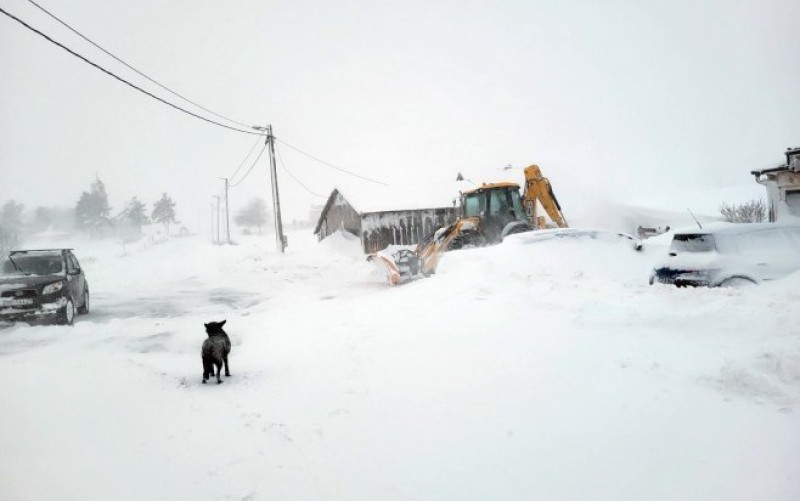 Snijeg napravio haos: Spasena trudnica iz smetova u Kupresu, prebačena u UKC Srpske