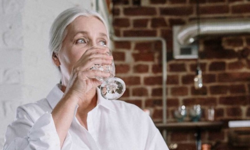 Pomozite sami sebi: Tri gutljaja ovog napitka pokreću probavu za 15 minuta