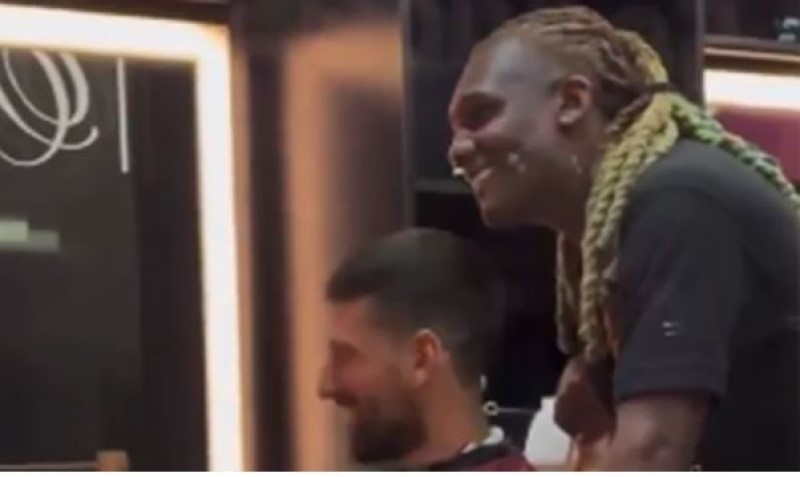 Hit scena! Đoković kod frizera u Kataru pustio popularnu pjesmu – nastala ludnica VIDEO