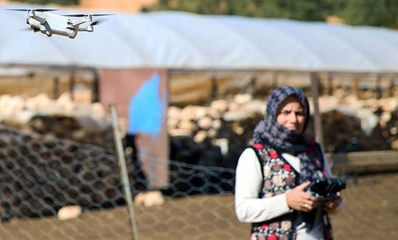 Voli svoj posao i pomno prati tehnologiju: Pastirka Kamile dronom čuva koze – ovo je njen savjet