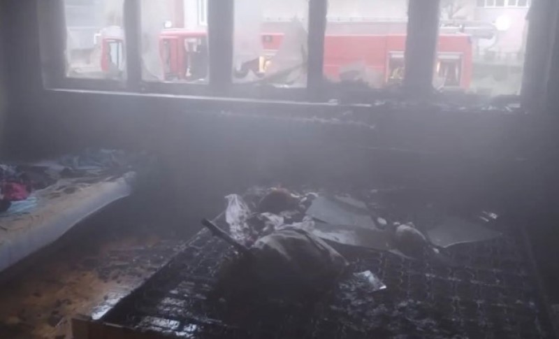 Vatra u Prijedoru “budila ljude”: Požar “progutao” stan u jednoj od stambenih zgrada