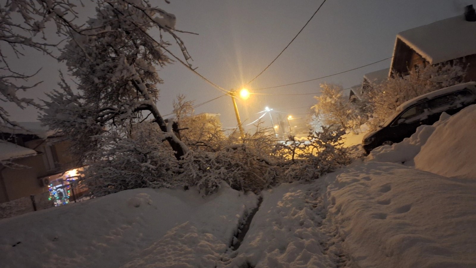 Ljudi se hvataju za glavu i pitaju kako do kuće: Snijeg napravio haos i u ovom dijelu Banjaluke VIDEO