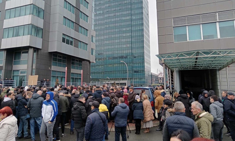 Demonstranti ispred zgrade Vlade Srpske! Stanivuković: Tražimo sastanak sa Viškovićem i Stevandićem FOTO