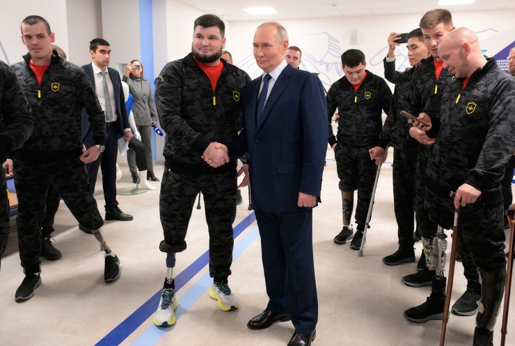 Putin sa ranjenim ruskim vojnicima: Hvala vašim roditeljima