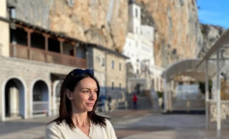 Glumicu potresao incident: Sloboda otputovala na Ostrog, društvo joj pravi kolega FOTO