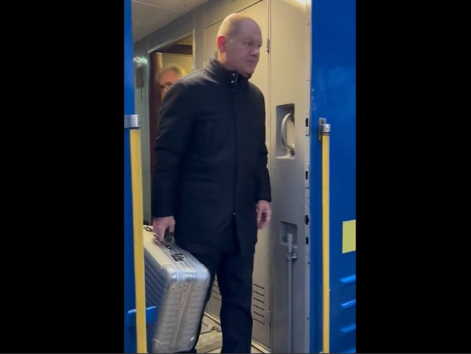 Dolazak u Kijev: Šolc otkrio šta je nosio u metalnom koferu