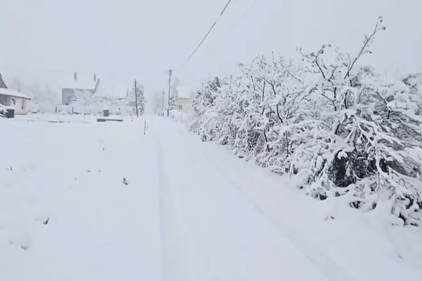 Srbija zbog snijega u kolapsu: Prst pred okom se ne vidi, putevi klizavi VIDEO
