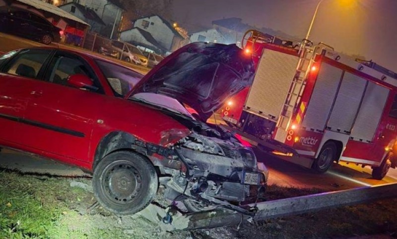 Pune ruke posla! Vatrogasci gasili požar nakon sudara u Banjaluci FOTO