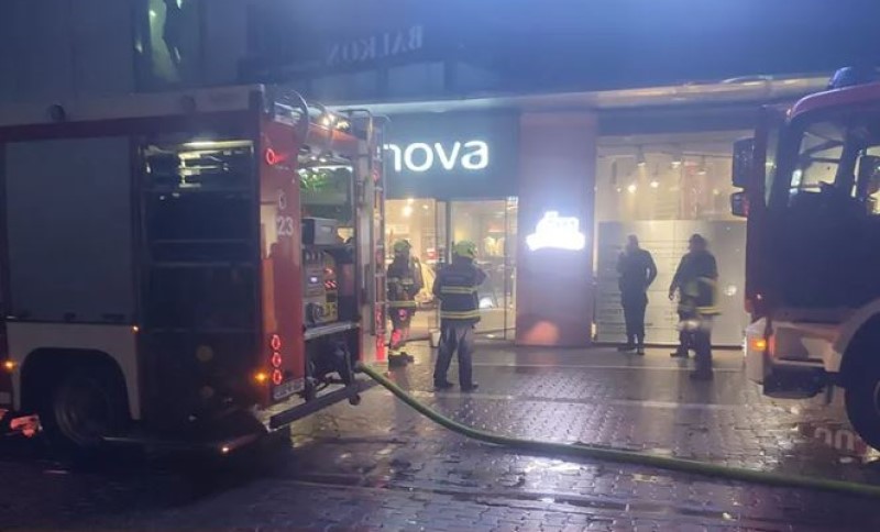 Buktinja u centru Banjaluke: Izbio požar u Teranovi, na terenu vatrogasci i hitna VIDEO