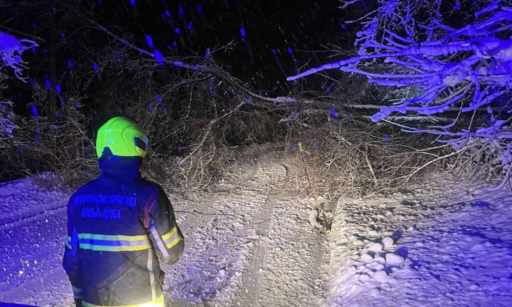 Banjalučani vatrogasce zovu za sve i svašta: Slomljeno drvo u dvorištu nije prioritet