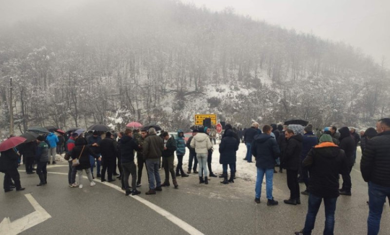 Traže smjene u vrhu policije: Mještani blokirali put zbog propusta u slučaju dvostrukog ubistva