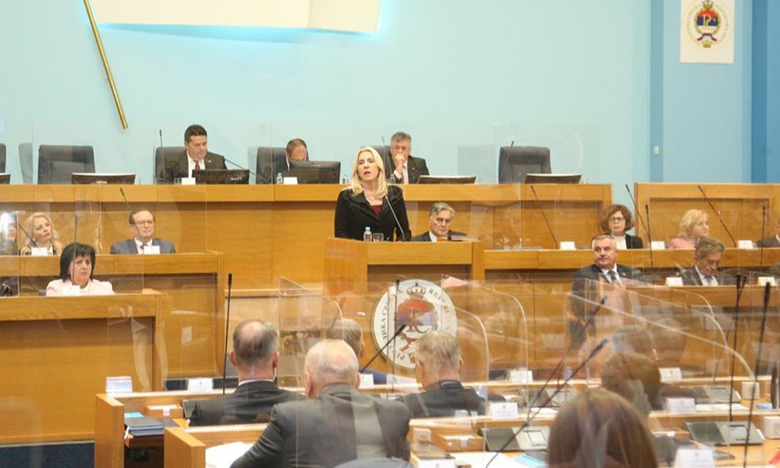 Poslanici o vetu Cvijanovićeve: Danas posebna sjednica NSRS