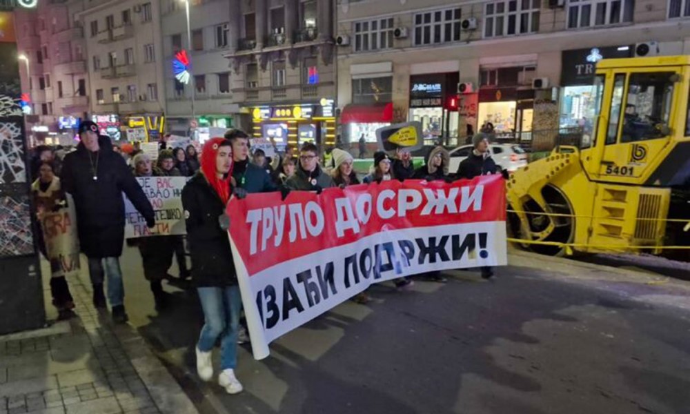 Ispred zgrade RTS-a: Veliki protest u Beogradu VIDEO
