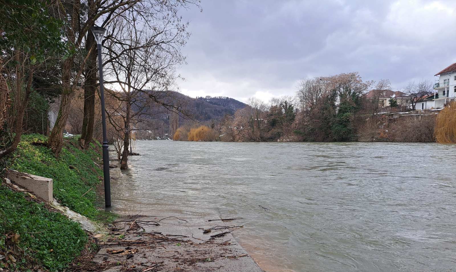 Hrabar potez Banjalučanke: Spasila ženu s kojom je muž htio da skoči u rijeku