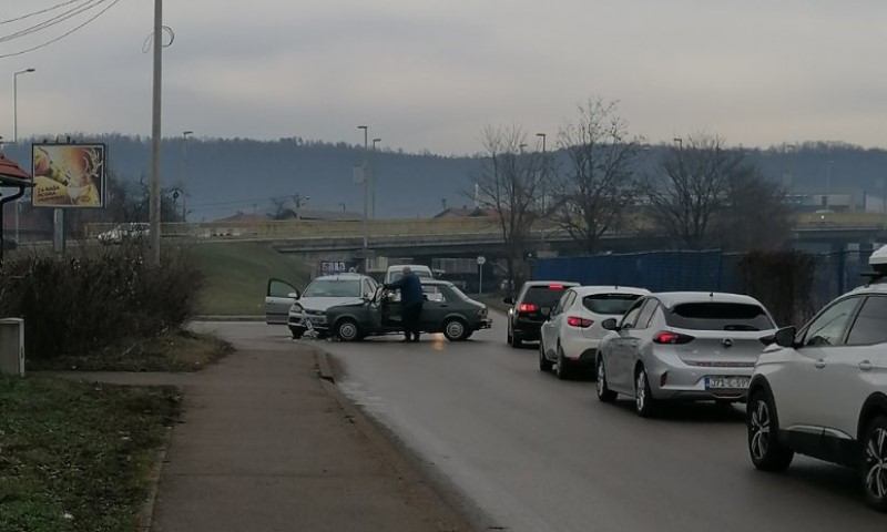 Saobraćaj otežan: Saobraćajka u ovom dijelu Banjaluke