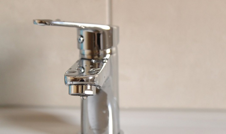 Bez ijednog sredstva! Uklonite lako kamenac na česmama