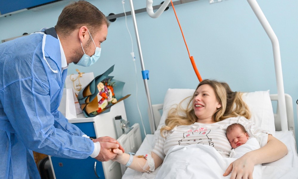 Tadej je na svijet došao tačno u ponoć: Dodik i Stanivuković darivali prvorođenu bebu u 2025. godini FOTO