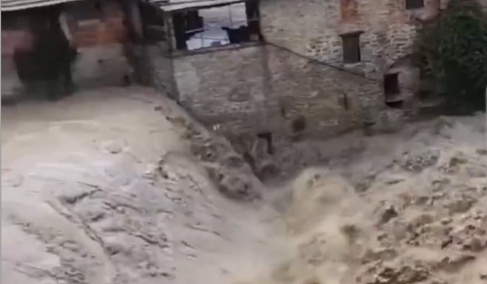 Potop na ulicama Italije: Snažno nevrijeme hara državom VIDEO