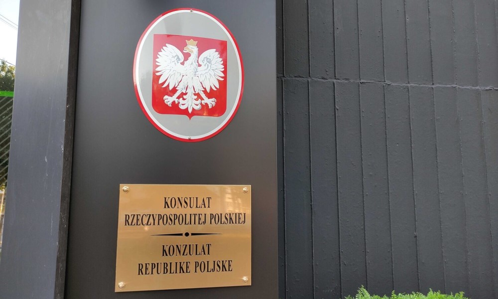 Uklonjene zastave: Zatvoren konzulat Poljske u Sankt Peterburgu