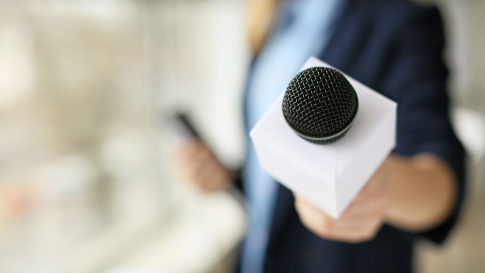 Povećana presuda: Poznati voditelj osuđen za seksualno uznemiravanje