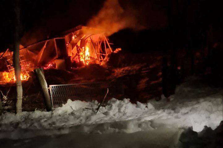 Vatrogasci intervenisali: Gorjela vikendica u Banjaluci FOTO