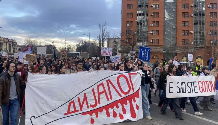 Stigla podrška: Protestna šetnja zbog premlaćivanja studenata VIDEO