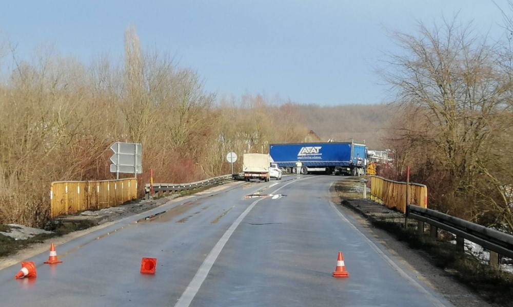 Nastala velika gužva: Sudar dva kamiona nedaleko od autoputa kod Doboja VIDEO