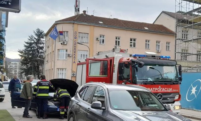 Tri požara u Banjaluci: Vatrogasci imali pune ruke posla FOTO