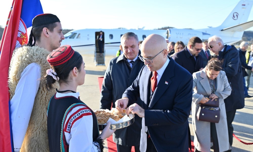Stigao u Banjaluku: Višković dočekao Vučevića na aerodromu VIDEO